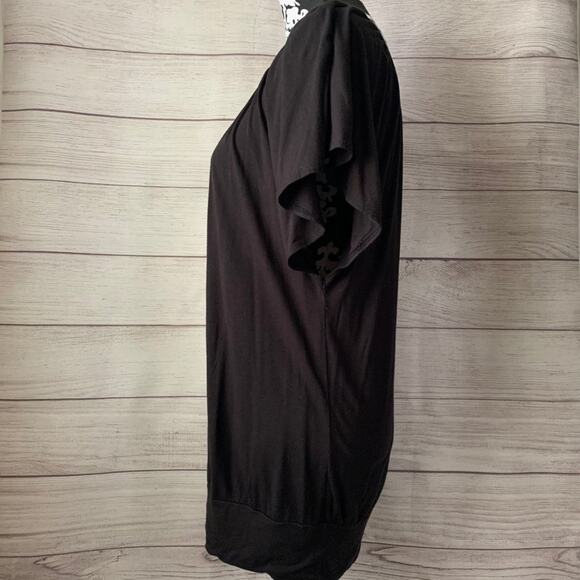 Arden B Black Blouse Short Sleeves Flowy Flattering Fit Slight Ruching Size sS - Picture 5 of 6